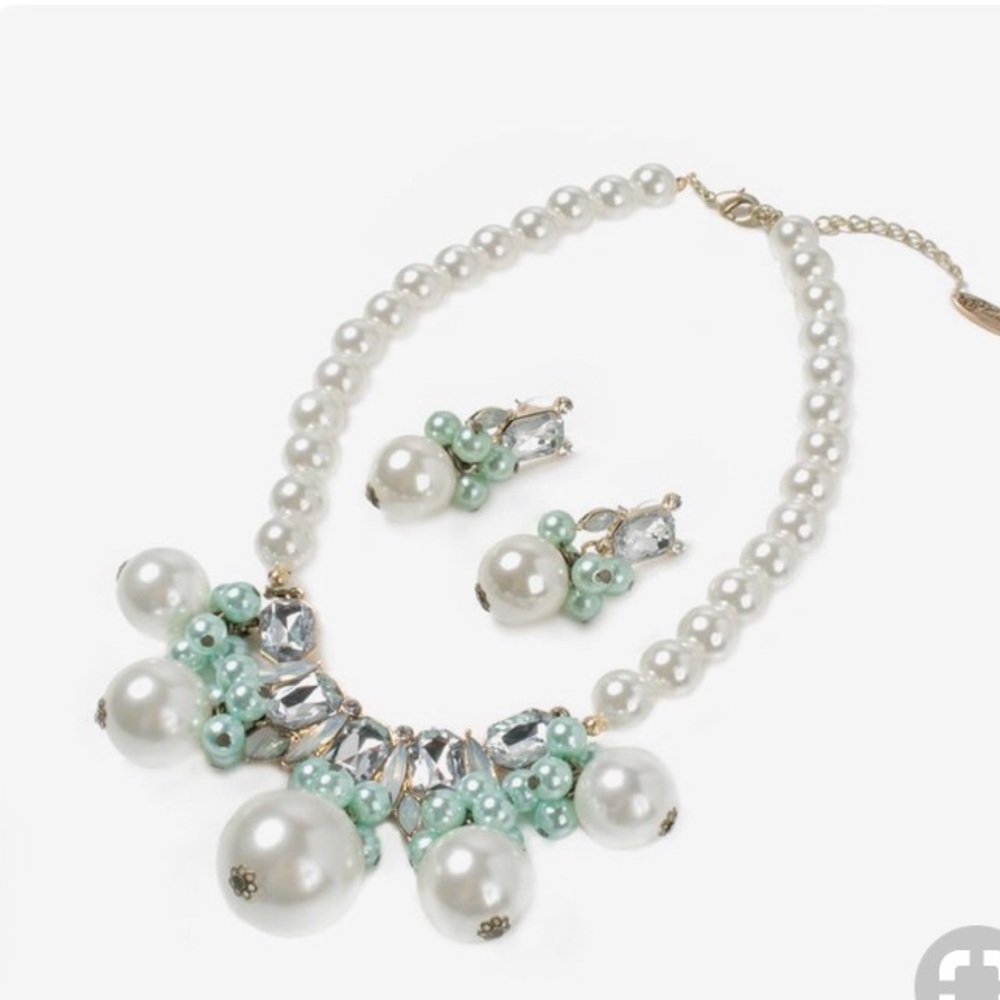 Plunder Earrings and Necklace Set